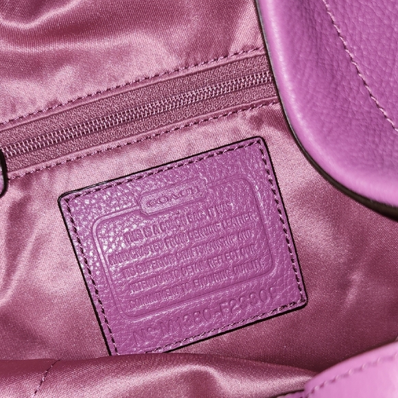 Elegant Purple Leather Shoulder Bag - Picture 4 of 4